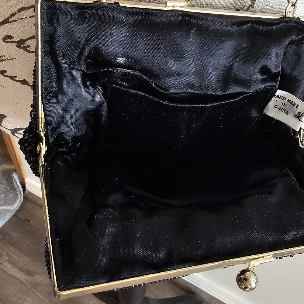 Elegant Black Crossbody Bag - Picture 4 of 6
